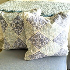 John Robshaw blue + periwinkle linen pillows!🩵